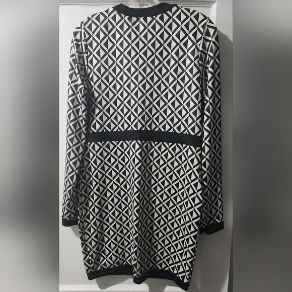 SHEIN Monochrome Geometric Long Sleeve Dress - Picture 3 of 3